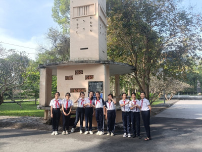 TỔ CHỨC CHƯƠNG TRÌNH “HÀNH TRÌNH VỀ ĐỊA CHỈ ĐỎ” TẠI NHÀ TÙ PHÚ LỢI NĂM HỌC 2023-2024