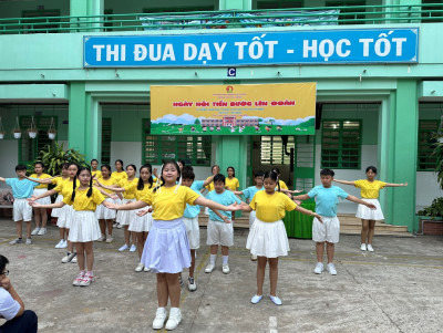 LIÊN ĐỘI TỔ CHỨC NGÀY HỘI TIẾN BƯỚC LÊN ĐOÀN