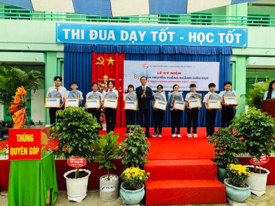 TRƯỜNG THCS PHÚ CƯỜNG LONG TRỌNG TỔ CHỨC LỄ PHÁT ĐỘNG “TUẦN LỄ HỌC TẬP SUỐT ĐỜI NĂM 2025”