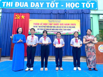 TRƯỜNG THCS PHÚ CƯỜNG LONG TRỌNG TỔ CHỨC LỄ PHÁT ĐỘNG “TUẦN LỄ HỌC TẬP SUỐT ĐỜI NĂM 2025”