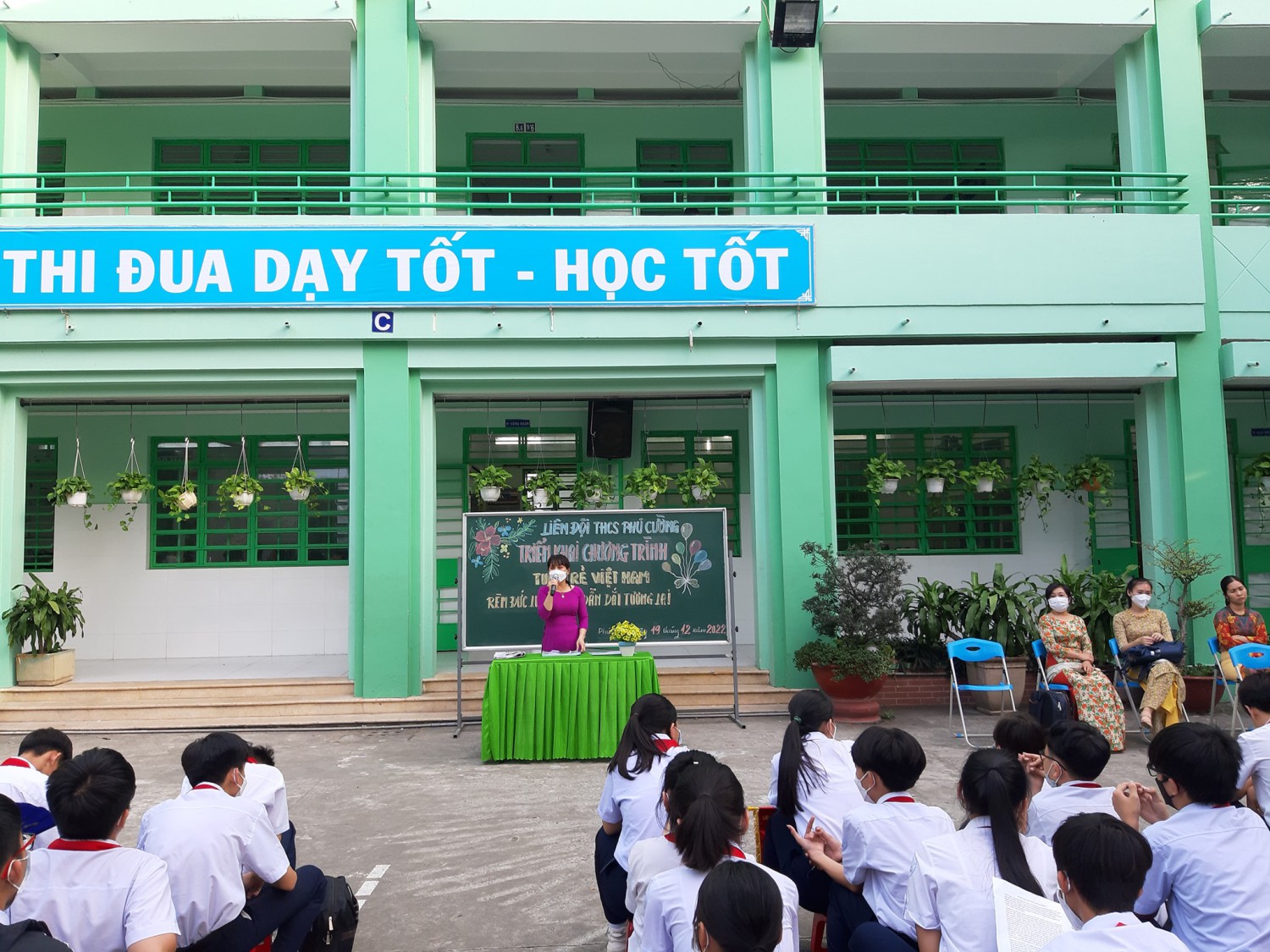 LIÊN ĐỘI TRƯỜNG THCS PHÚ CƯỜNG TRIỂN KHAI CHƯƠNG TRÌNH “TUỔI TRẺ VIỆT NAM - RÈN ĐỨC, LUYỆN TÀI, DẪN DẮT TƯƠNG LAI” NĂM HỌC 2022 - 2023