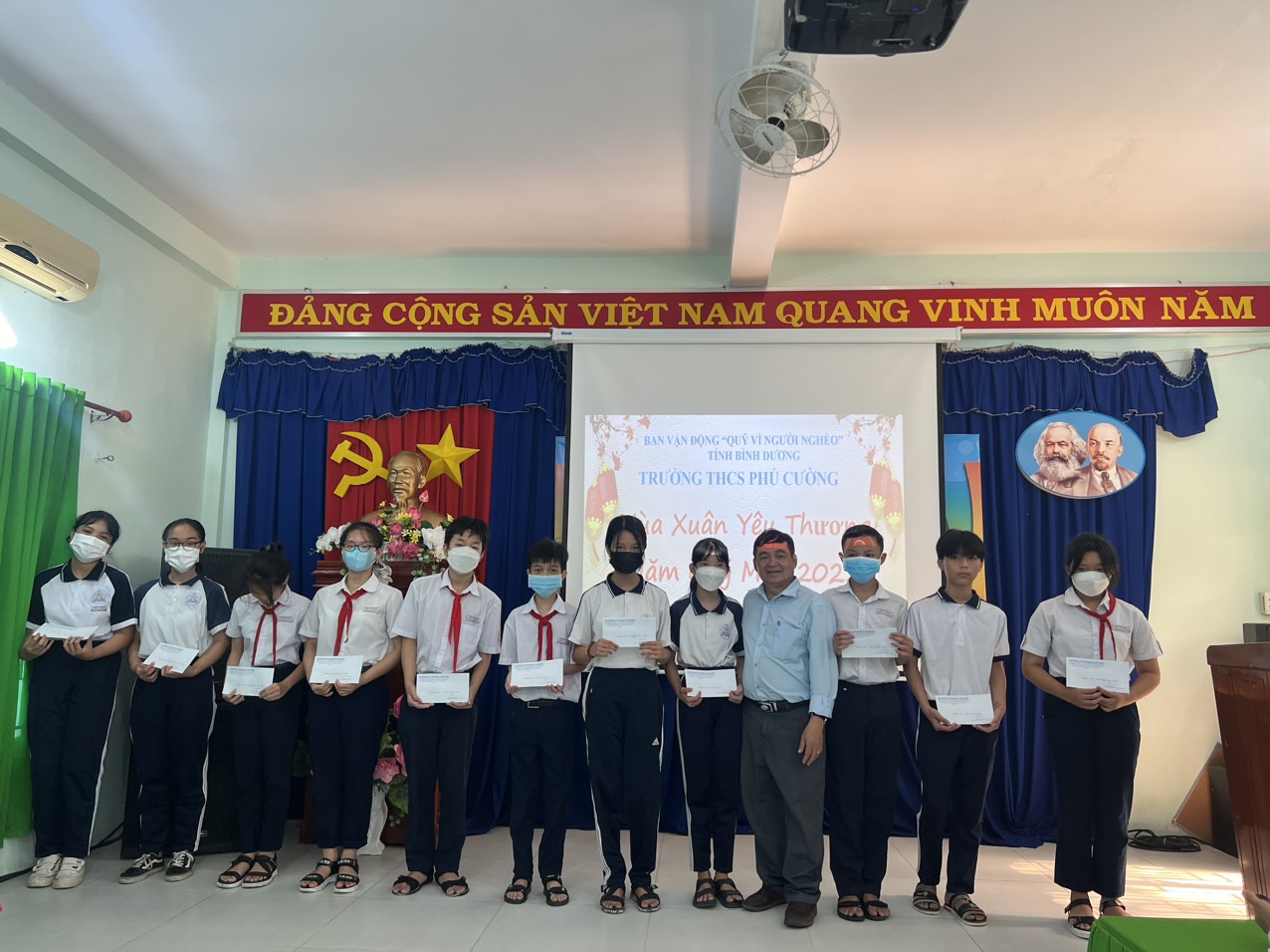 LIÊN ĐỘI TRƯỜNG THCS PHÚ CƯỜNG  PHÁT ĐỘNG PHONG TRÀO “CHIA SẺ YÊU THƯƠNG”  NĂM HỌC 2022-2023