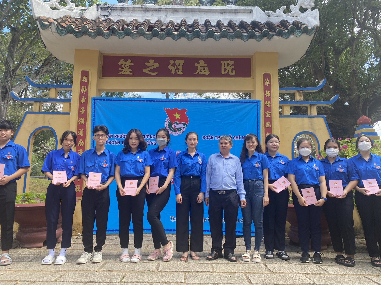 TRƯỜNG THCS PHÚ CƯỜNG THAM GIA HOẠT ĐỘNG TRẢI NGHIỆM, GIÁO DỤC KỸ NĂNG THỰC HÀNH XÃ HỘI, TRẢI NGHIỆM SÁNG TẠO VÀ LỄ KẾT NẠP ĐOÀN VIÊN MỚI