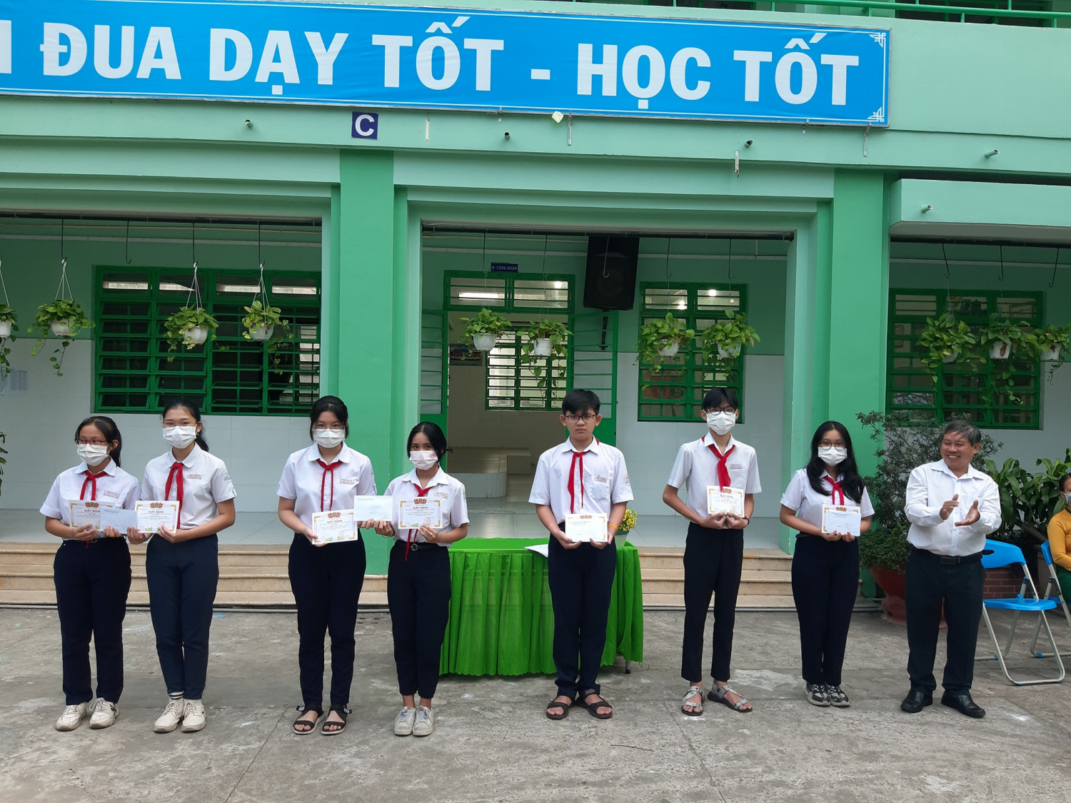 LIÊN ĐỘI TRƯỜNG THCS PHÚ CƯỜNG  TUYÊN DƯƠNG CÁC EM ĐỘI VIÊN, CHI ĐỘI XUẤT SẮC THAM GIA CÁC HOẠT ĐỘNG PHONG TRÀO  NĂM HỌC 2022 - 2023