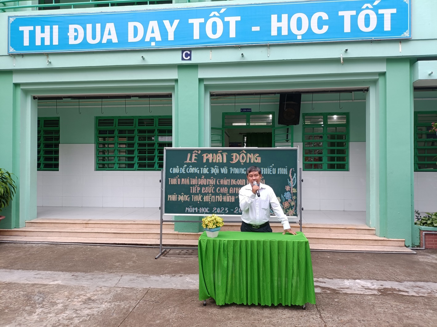 LIÊN ĐỘI TRƯỜNG THCS PHÚ CƯỜNG TỔ CHỨC LỄ PHÁT ĐỘNG CHỦ ĐỀ CÔNG TÁC ĐỘI VÀ PHONG TRÀO THIẾU NHI NĂM HỌC 2023 - 2024