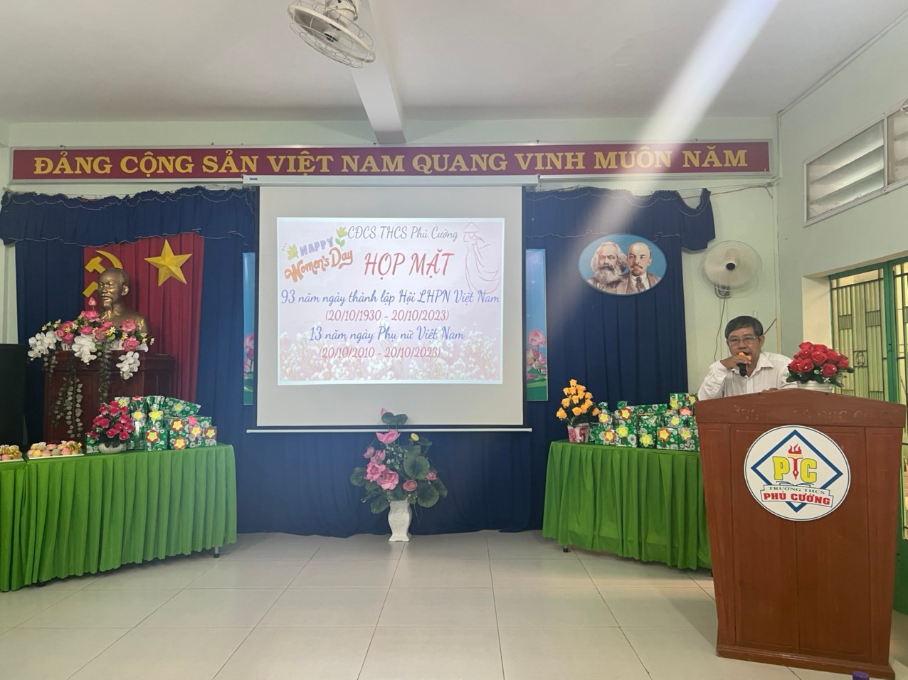 CÔNG ĐOÀN TRƯỜNG THCS PHÚ CƯỜNG TỔ CHỨC HỌP MẶT  KỈ NIỆM NGÀY PHỤ NỮ VIỆT NAM 20/10