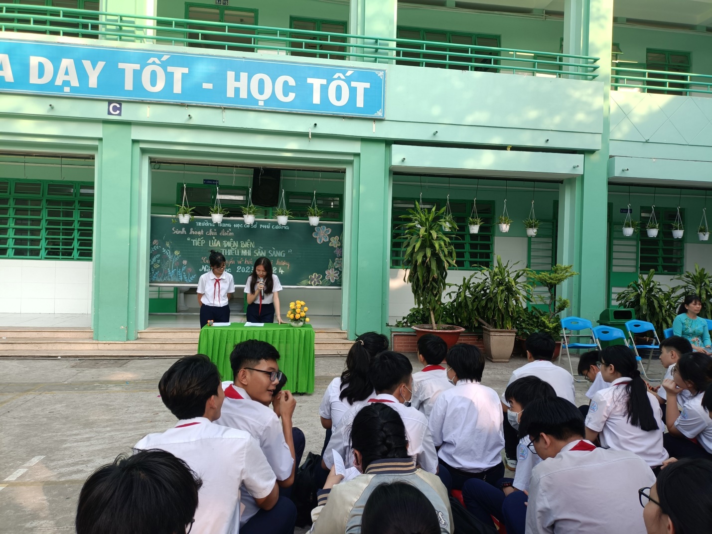 SINH HOẠT CHỦ ĐIỂM: “TIẾP LỬA ĐIỆN BIÊN – THIẾU NHI SẴN SÀNG” VÀ TUYÊN TRUYỀN VỀ BIỂN ĐẢO QUÊ HƯƠNG