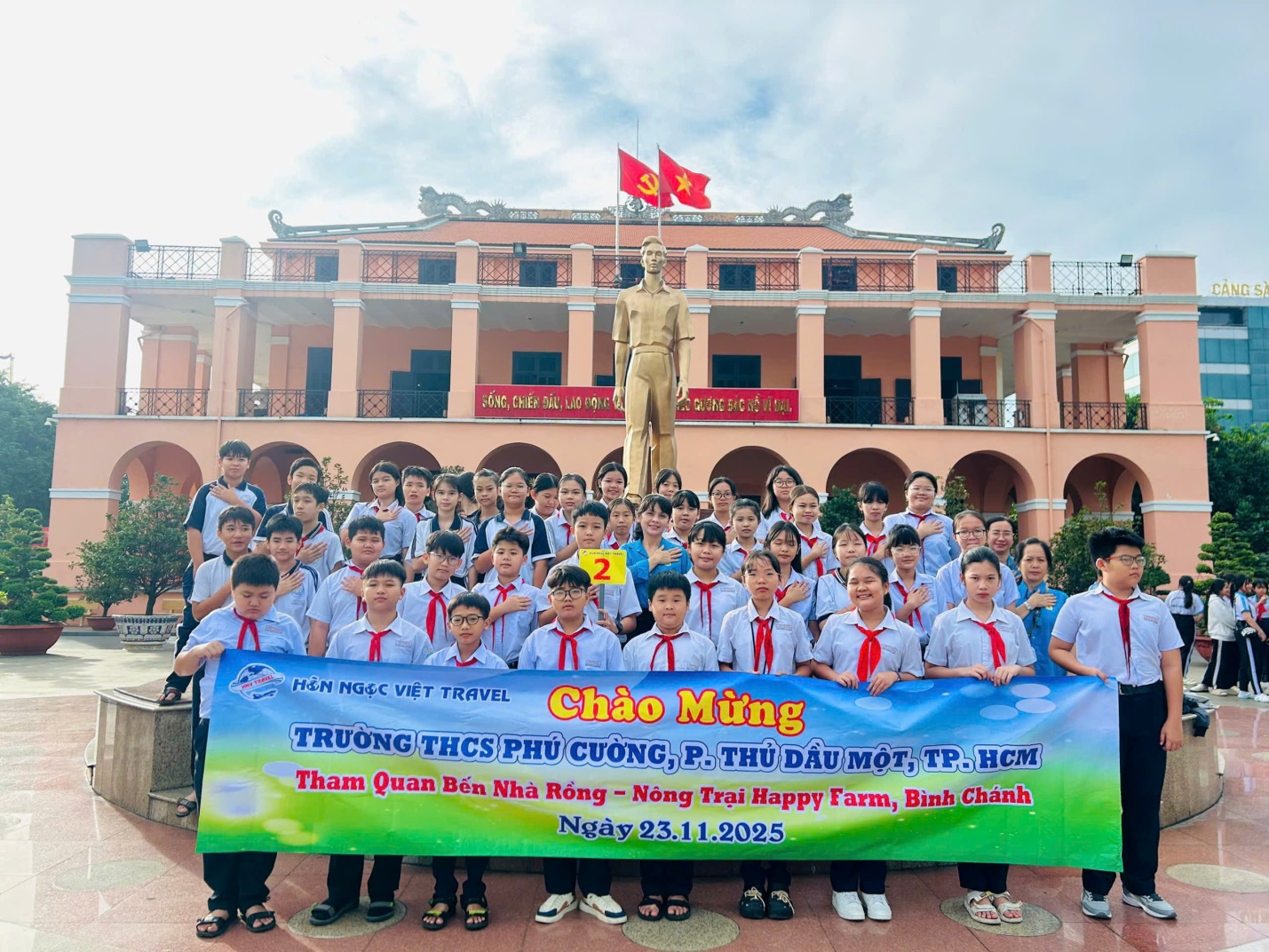 LIÊN ĐỘI THCS PHÚ CƯỜNG TỔ CHỨC “HÀNH TRÌNH VỀ ĐỊA CHỈ ĐỎ” TẠI BẾN NHÀ RỒNG